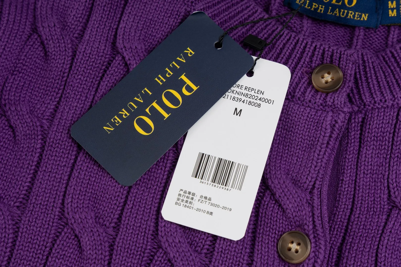 P230 #R93 RALPH LAUREN Ralph Lauren twelve colors classic small label embroidery logo seven-button knitted cable cardigan sweater women's top, high-density LOGO embroidery on the chest, original customization of tag accessories. Made of pure cotton yarn, pure cotton is skin-friendly and comfortable, small label war horse embroidered twist button cardigan sweater 🐎 high quality, follow the blogger to learn how to wear it! Let’s buy a Ralph Lauren cable sweater. It’s a super hard-to-find series after it became popular. It’s hard to find one on the official website. It’s simple and practical to wear, with a lazy and loose feel. The thickened fabric has more texture, feels soft and delicate, and has a loose fit. Whether worn alone or layered, you can wear different styles of fashion with just one piece!   Size: